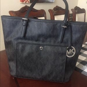 Black Michael Kors tote
